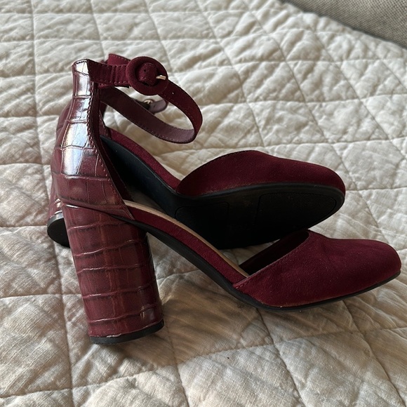 LC Lauren Conrad Burgundy Suede High Heels SZ: 7 - Picture 3 of 4